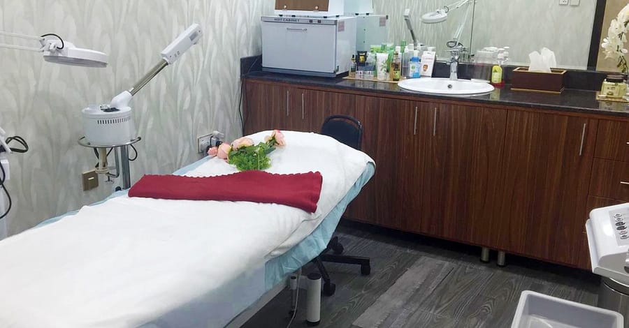 Smoother Skin Awaits â Experience MenâS Waxing Options! Dubai